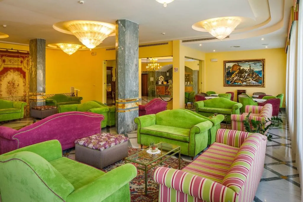 Lobby, Zi' Teresa, Naples