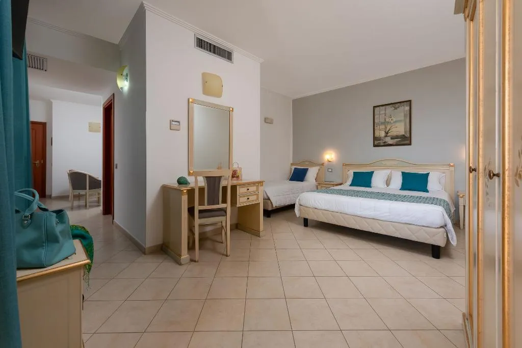 QUADRUPLE SUPERIOR Room, Helios Hotel, Palermo