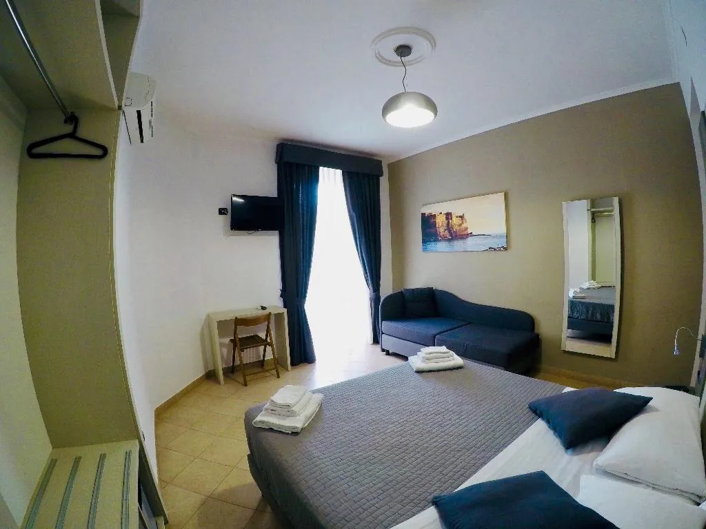 TRIPLE STANDARD Room, San Marco, Naples