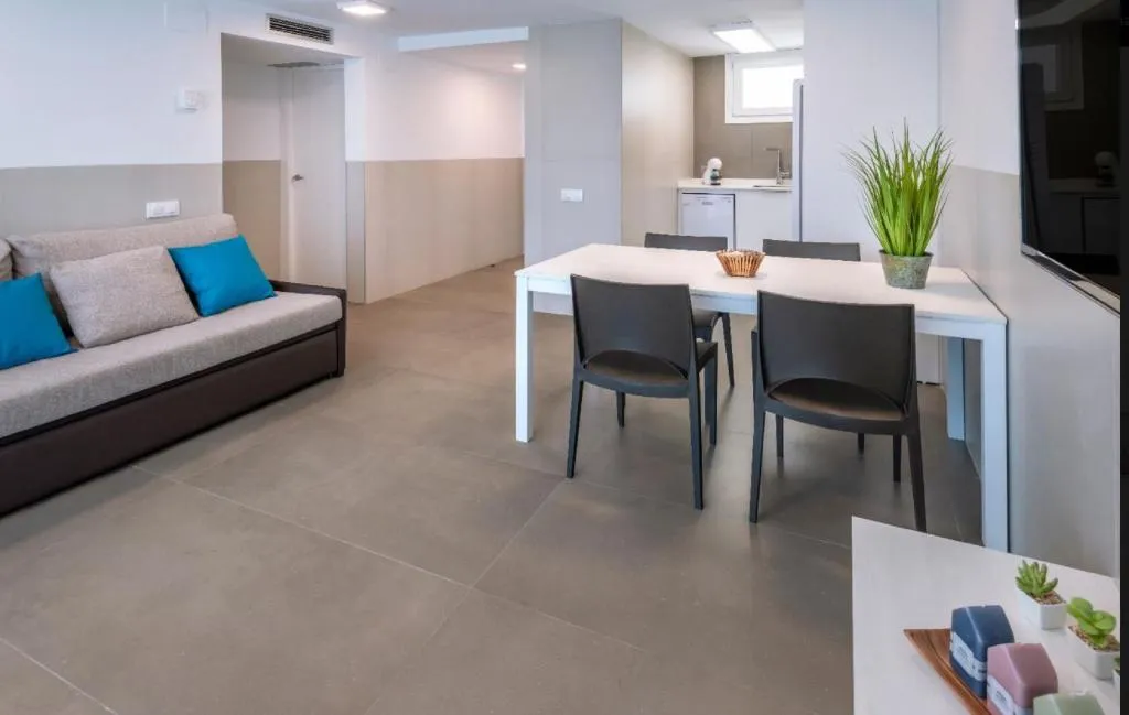 APARTMENT CAPACITY 6 TWO BEDROOMS Room, Rentalmar Salou Playa Family Suites, Costa Dorada