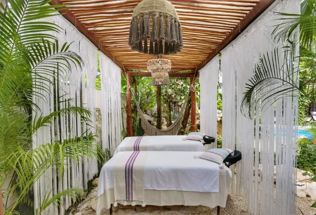 Sports and Entertainment, Hul-Ku, Playa Del Carmen