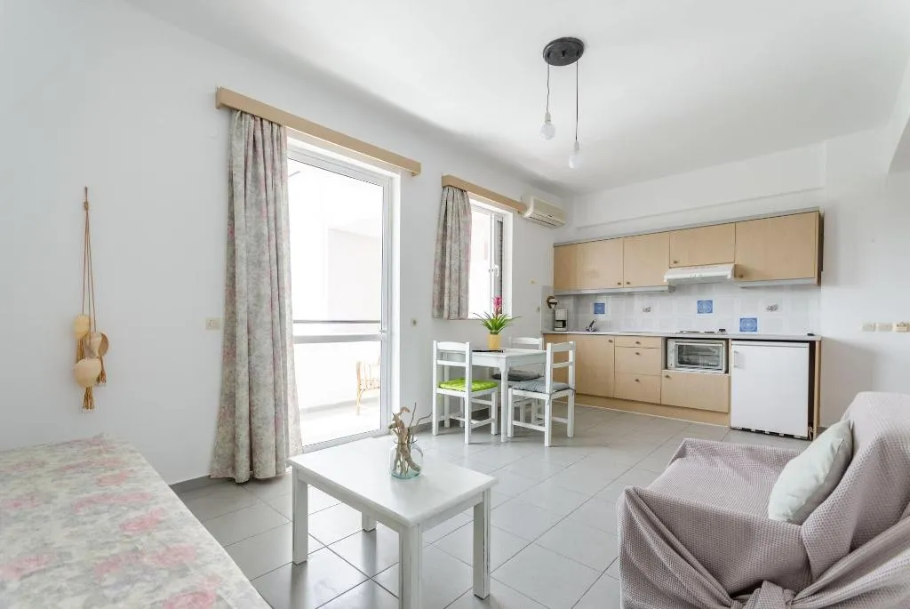 Room, Happiness Apartments, Crete