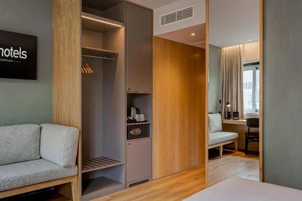 TRIPLE STANDARD Room, Hotel Acta The Clover, Porto