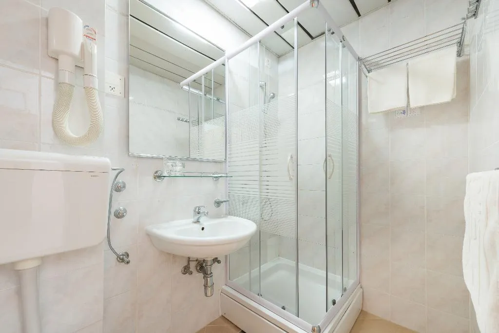 SINGLE WITH BALCONY Room, Splendid, Dubrovnik