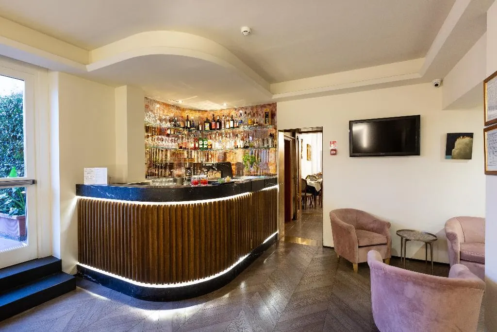 Bar, Silla, Florence