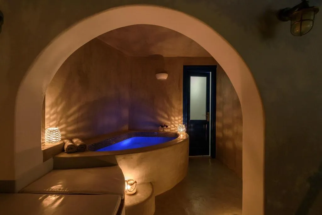 Pool, Anemomilos, Santorini