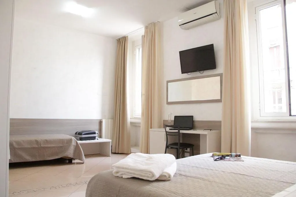 Room, Hotel Siro, Milan