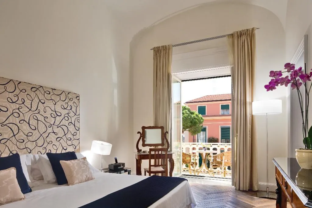 SUITE TWO BEDROOMS Room, Grand Hotel Excelsior Vittoria Spa, Naples