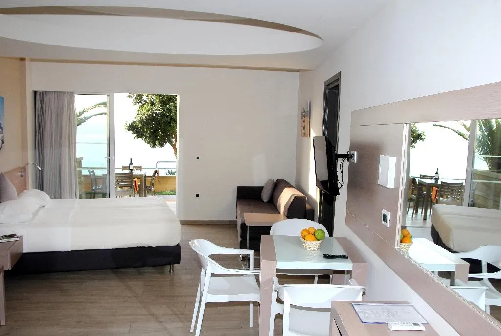 TRIPLE SUPERIOR Room, Renieris Hotel, Crete