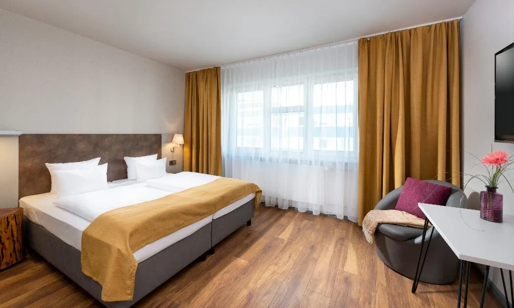 TWIN WITH VIEWS Room, SORAT Hotel Berlin, Berlin