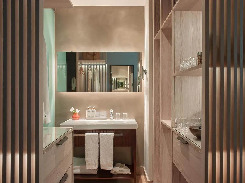 DOUBLE SINGLE USE DELUXE Room, Grand Hotel Central, Barcelona