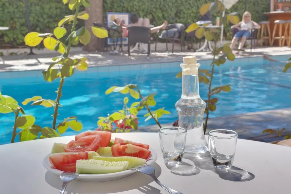 Pool, Marirena, Crete