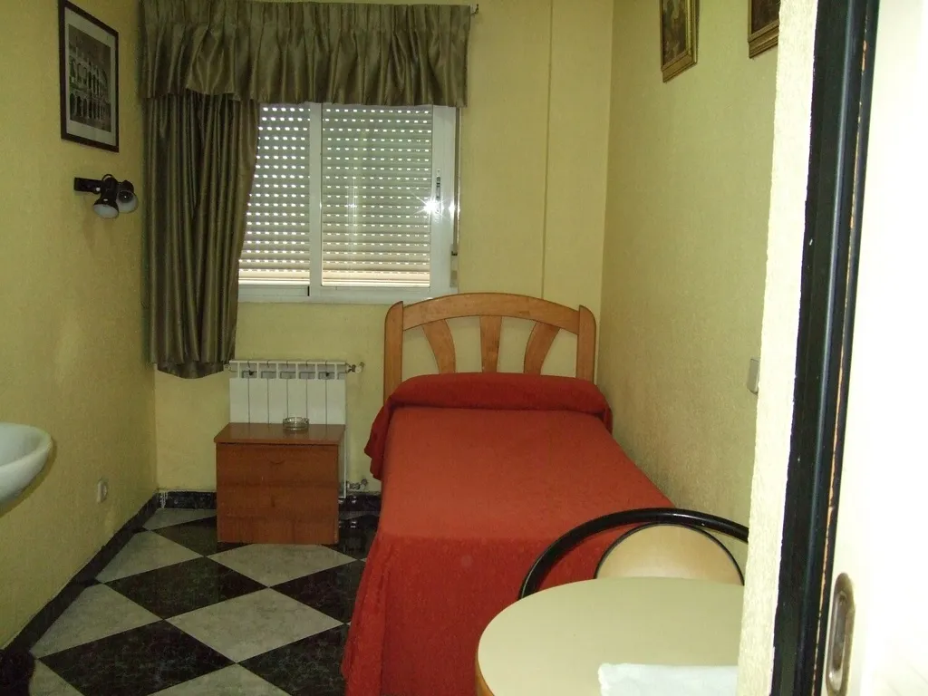 Double or Twin WITH SHARED BATHROOM Room, Hostal Jacinto, Madrid