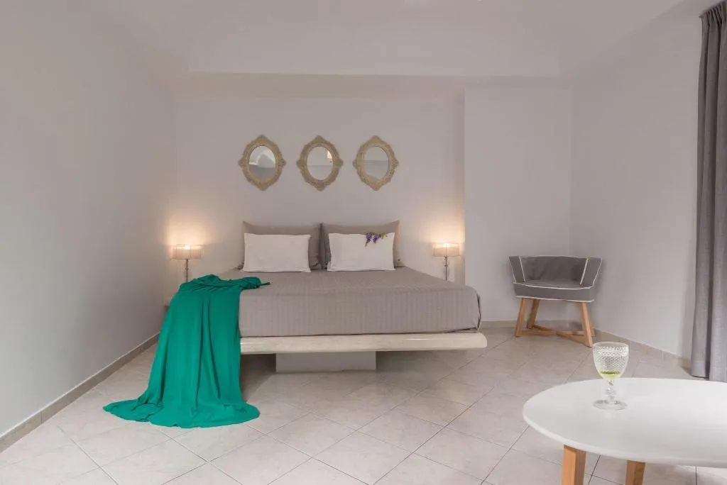 JUNIOR SUITE QUEEN SIZE BED Room, Hermes, Santorini