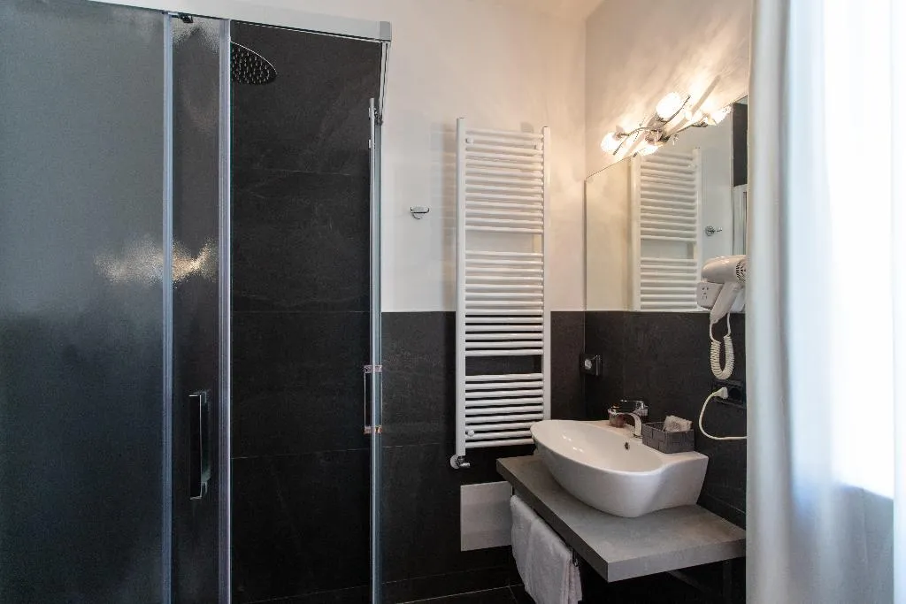 Double or Twin CANAL VIEW Room, Charming Palace Santa Fosca, Venice