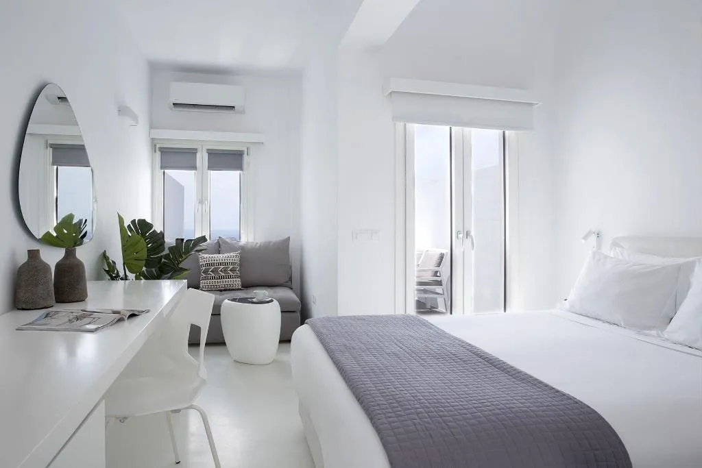 Room, May Seven Suites Hotel, Santorini