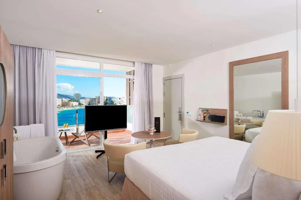 JUNIOR SUITE STANDARD Room, Melia Calvia Beach, Majorca
