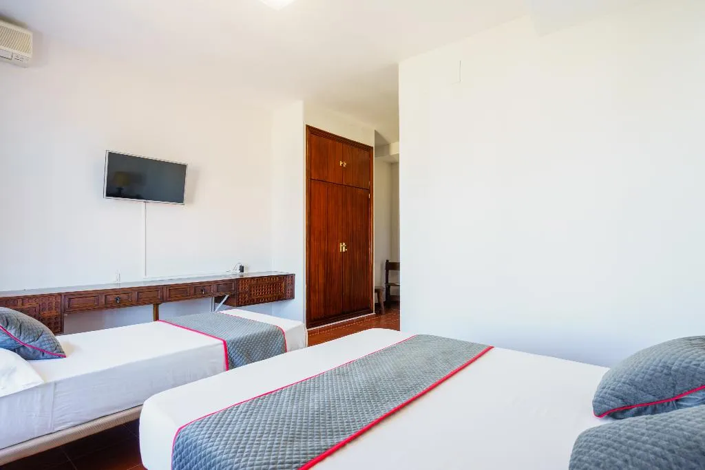 TRIPLE SUPERIOR Room, Hotel Las Cumbres, Andalucia