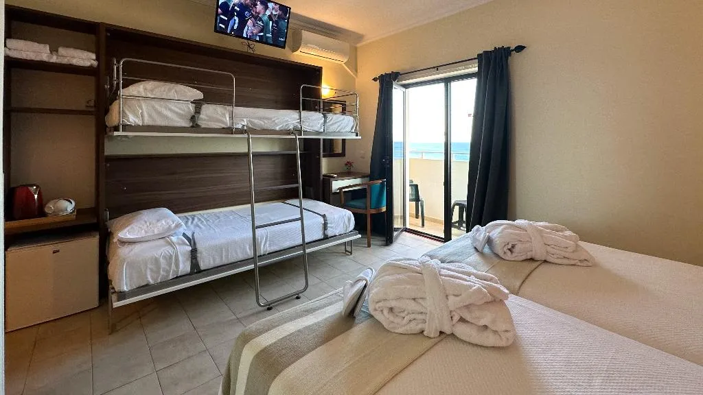 QUADRUPLE SUPERIOR SEA VIEW Room, Avenida Praia, Algarve
