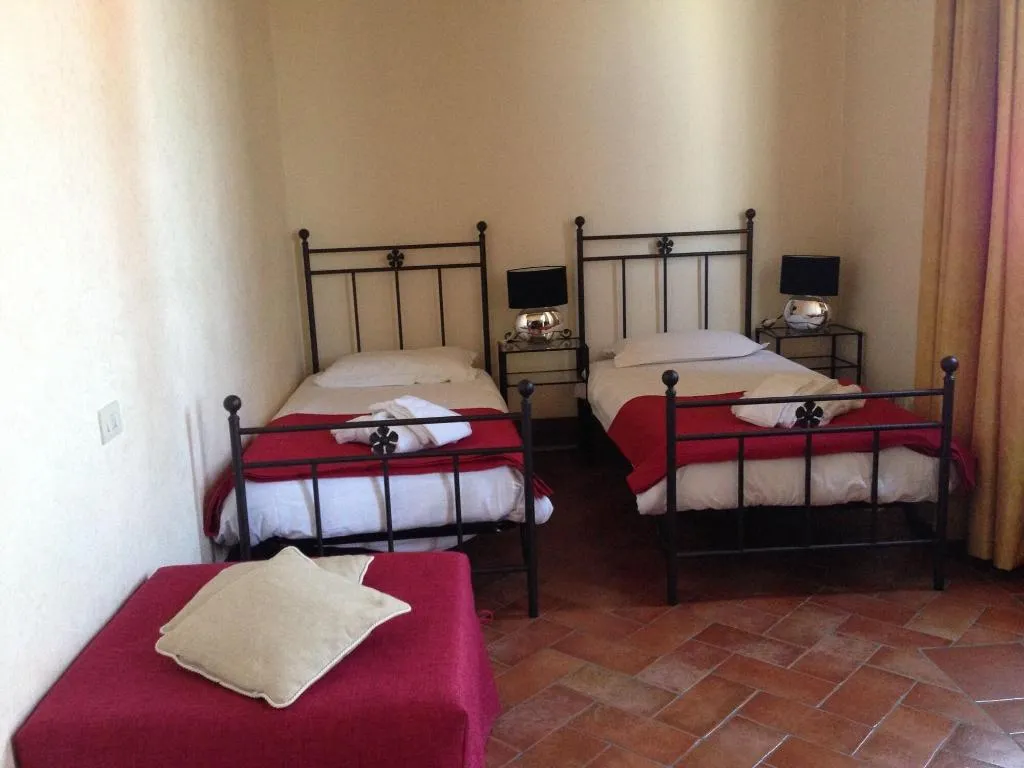 Room, Casa Calicantus, Milan