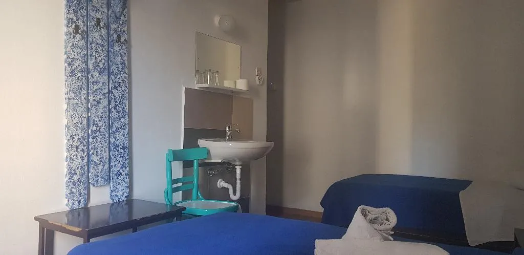TRIPLE WITH SHARED BATHROOM Room, Sparta Team Hotel- Hostel, Athens