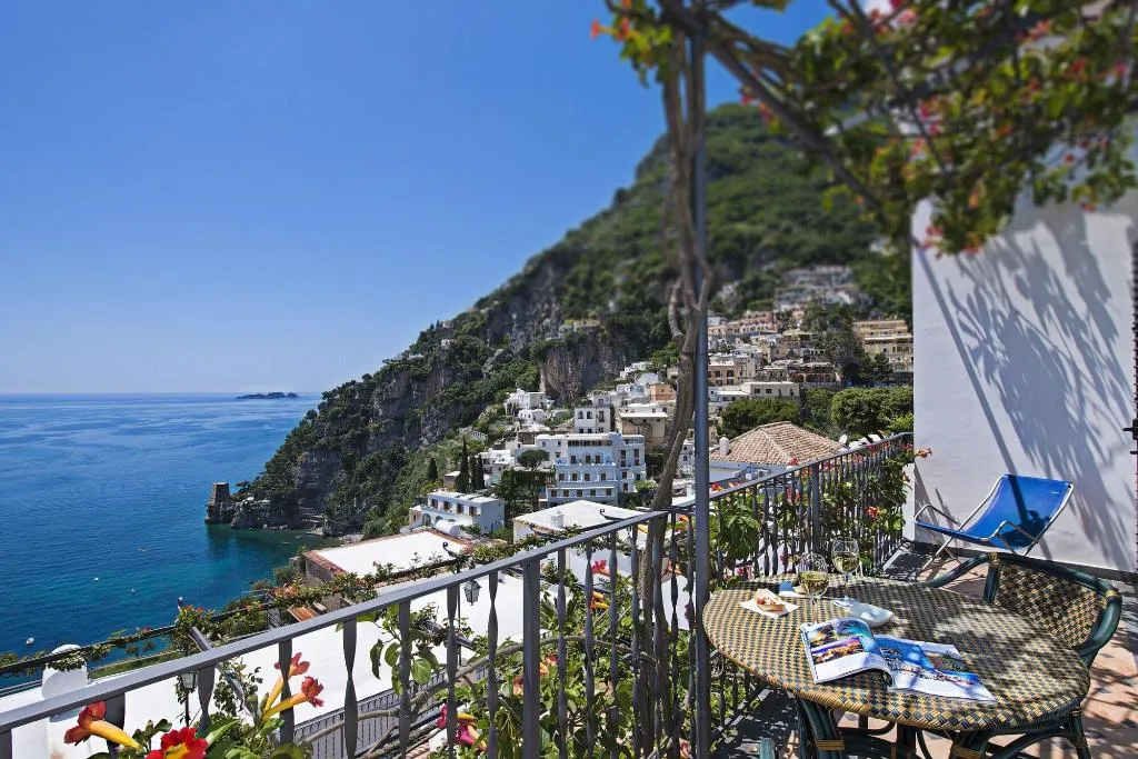 Room, Punta Regina, Naples