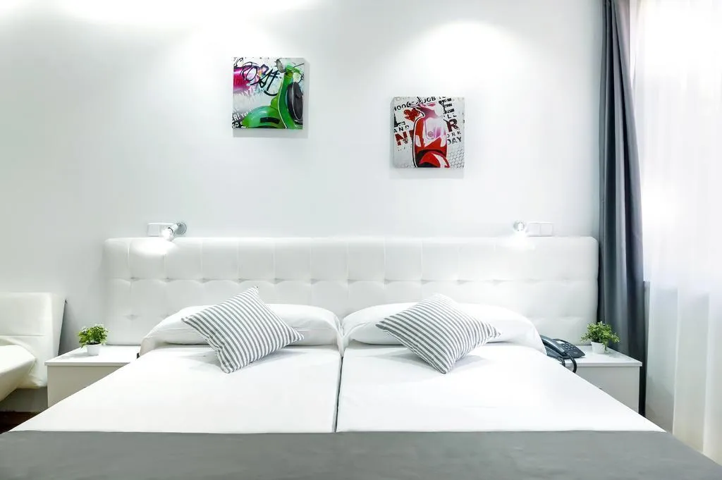 JUNIOR SUITE STANDARD Room, Boutique Urban Madrid Genova, Madrid