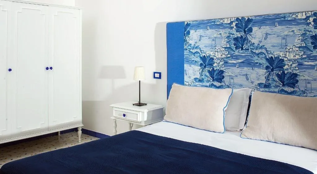 Room, Le Terrazze, Naples