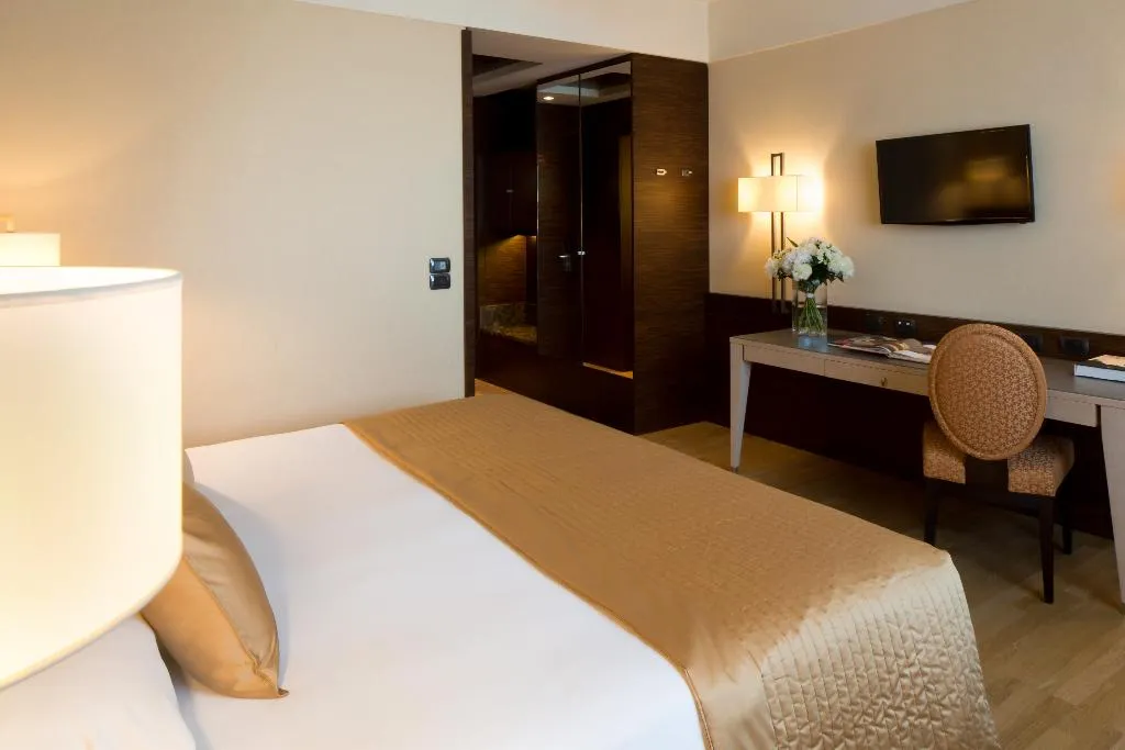 Double or Twin DELUXE Room, Starhotels Grand Milan, Milan