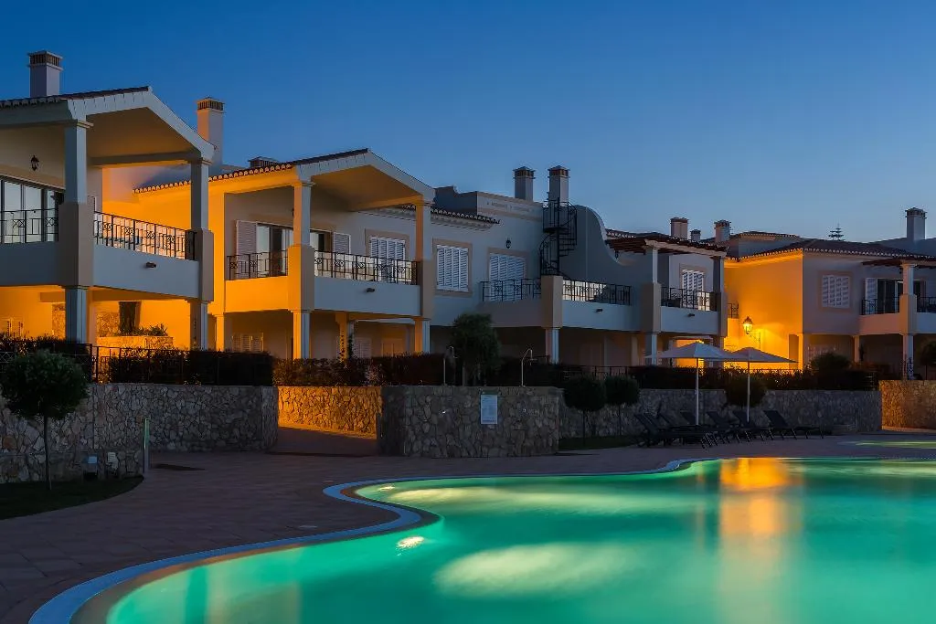 Pool, NAU Salema Beach Village, Algarve