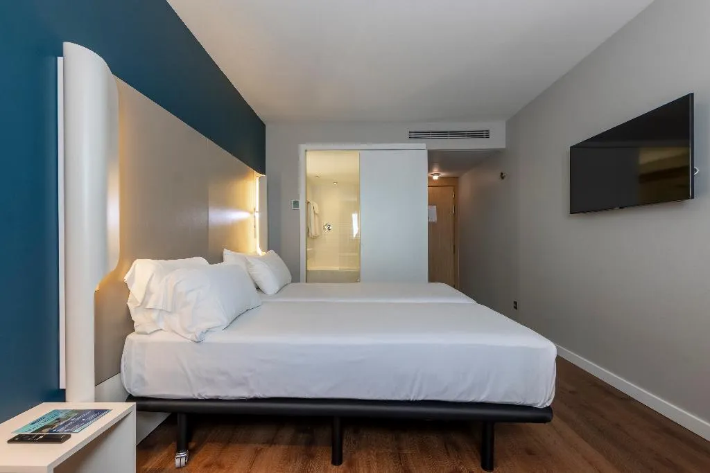 DOUBLE Accessible Room, Travelodge Malaga Aeropuerto, Costa Del Sol