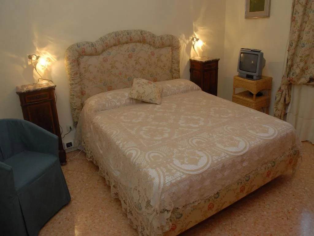 Room, Casa Rachele, Naples
