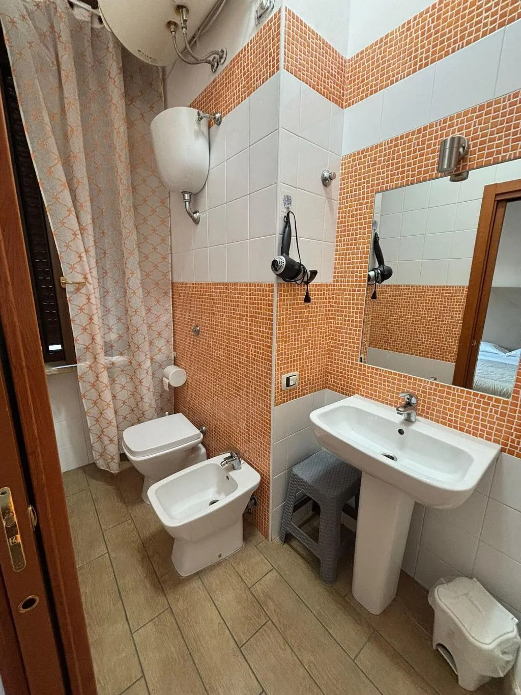 Room, Home To Fly, Naples