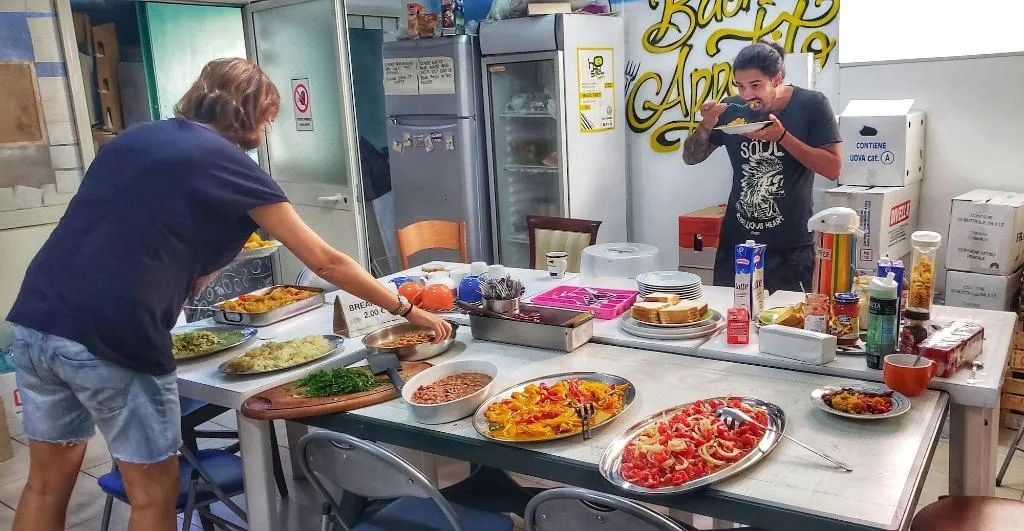 Restaurant, Naples Experience Backpackers Hostel, Naples
