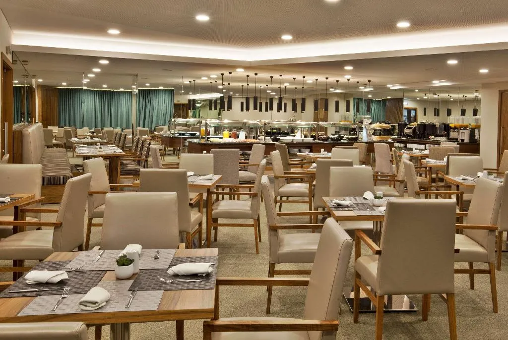 Restaurant, Ramada by Wyndham Lisbon, Lisbon