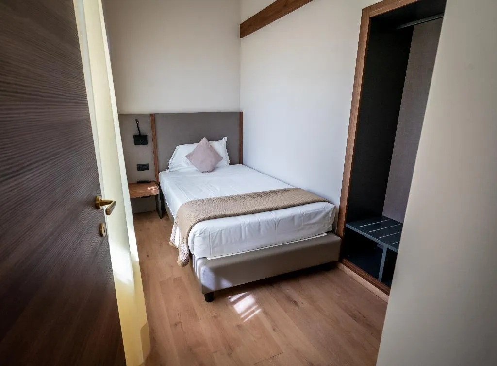 APARTMENT CAPACITY 4 TWO BEDROOMS Room, Residence Porta Al Prato, Florence