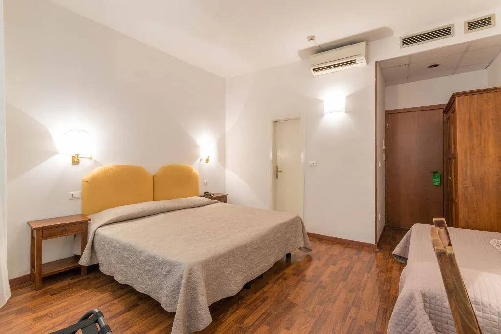 TRIPLE CLASSIC Room, Hotel Rex, Florence