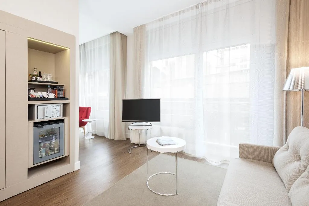 DOUBLE SUPERIOR Room, NH Collection Berlin Mitte Friedrichstrasse, Berlin