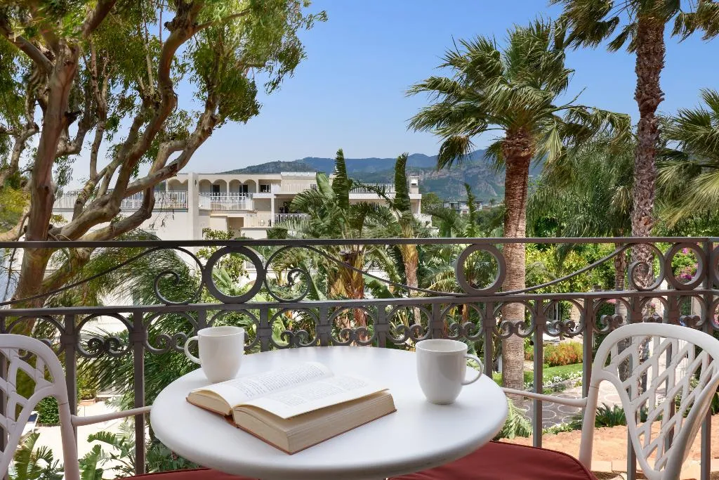 Double or Twin SUPERIOR GARDEN VIEW Room, Grand Hotel Ambasciatori, Naples