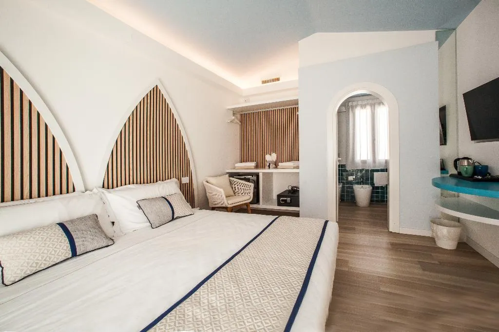 FAMILY ROOM TWO BEDROOMS TWO BATHROOMS Room, New Barcavela Hotel, Cagliari