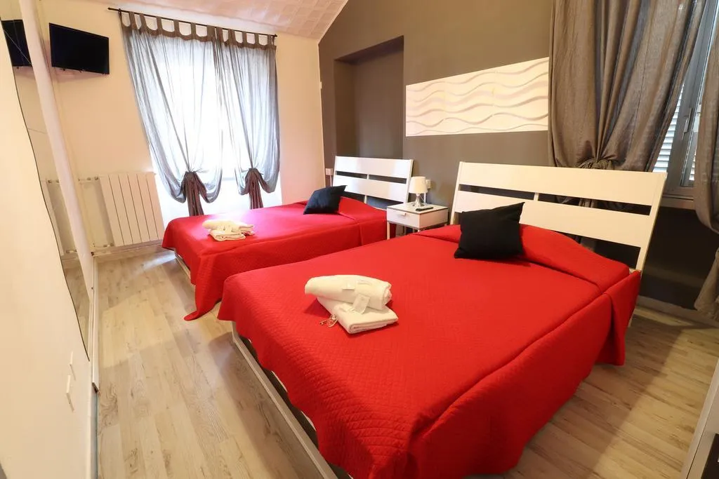 Room, Guest House Minas, Milan