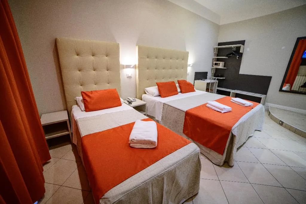 TRIPLE BASIC Room, Hotel Demó, Milan