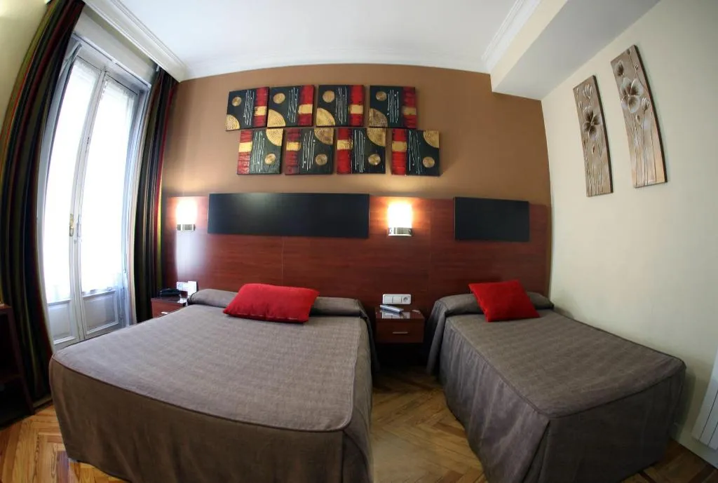 Room, Hostal Sol Square Madrid, Madrid