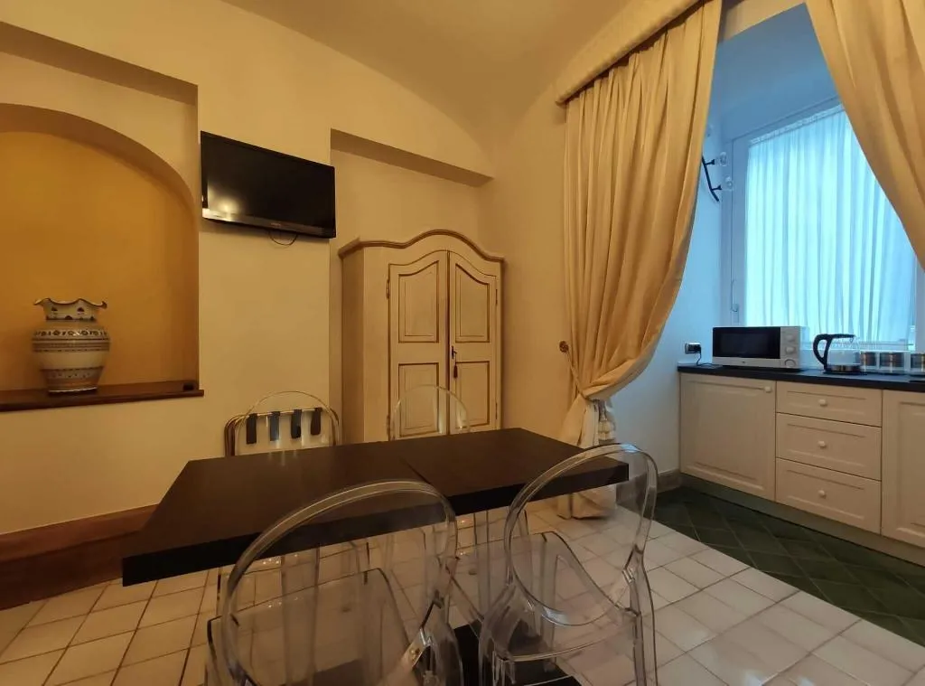 Room, Residenza Del Duca, Naples