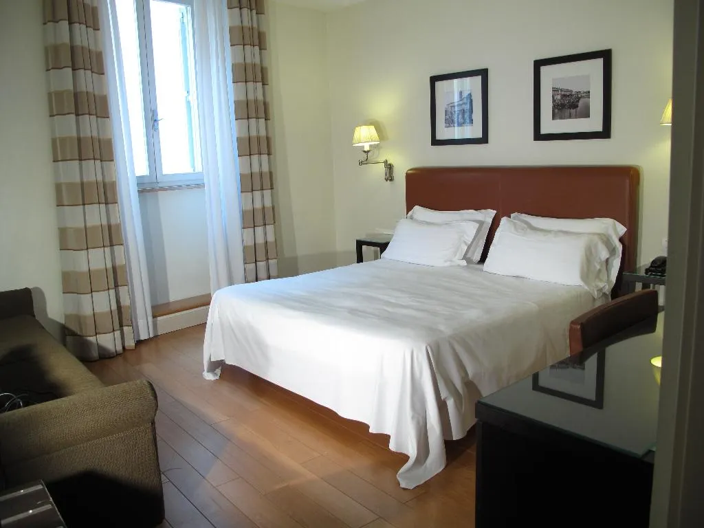 DOUBLE SUPERIOR Room, Albergo Santa Chiara, Rome
