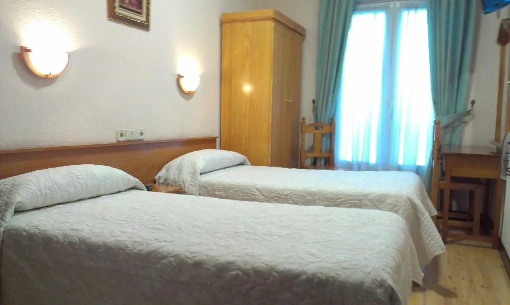 Room, Hostal Zamora, Madrid