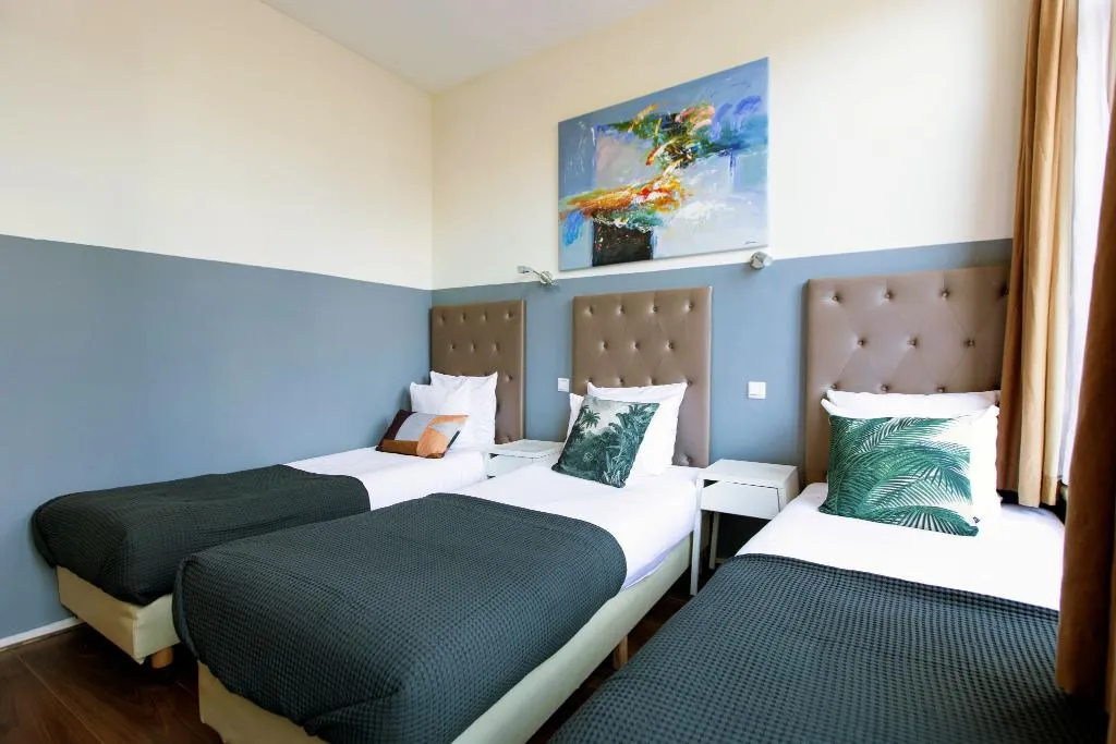 TRIPLE STANDARD Room, Quentin Arrive Hotel, Amsterdam