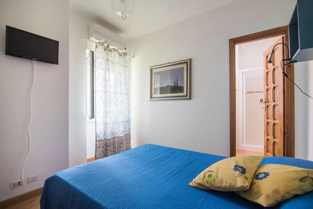 Room, Villa Degli Oleandri, Rome