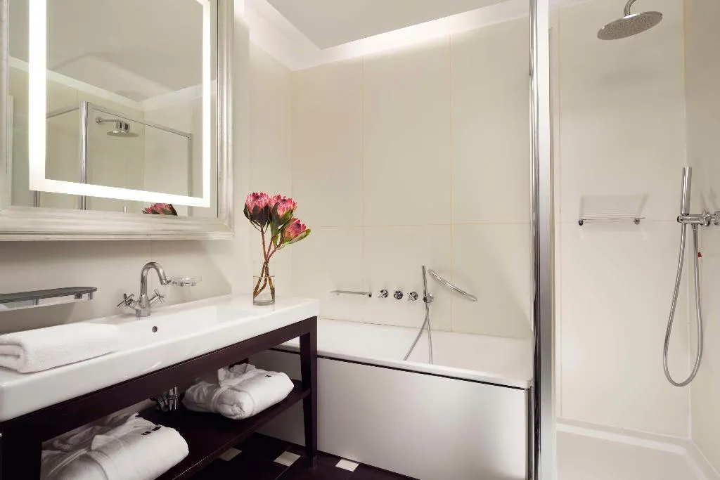 Room, UNA HOTELS Cusani Milano, Milan