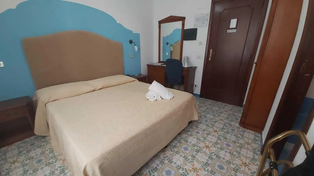 Double or Twin ECONOMY Room, Amalfi, Naples